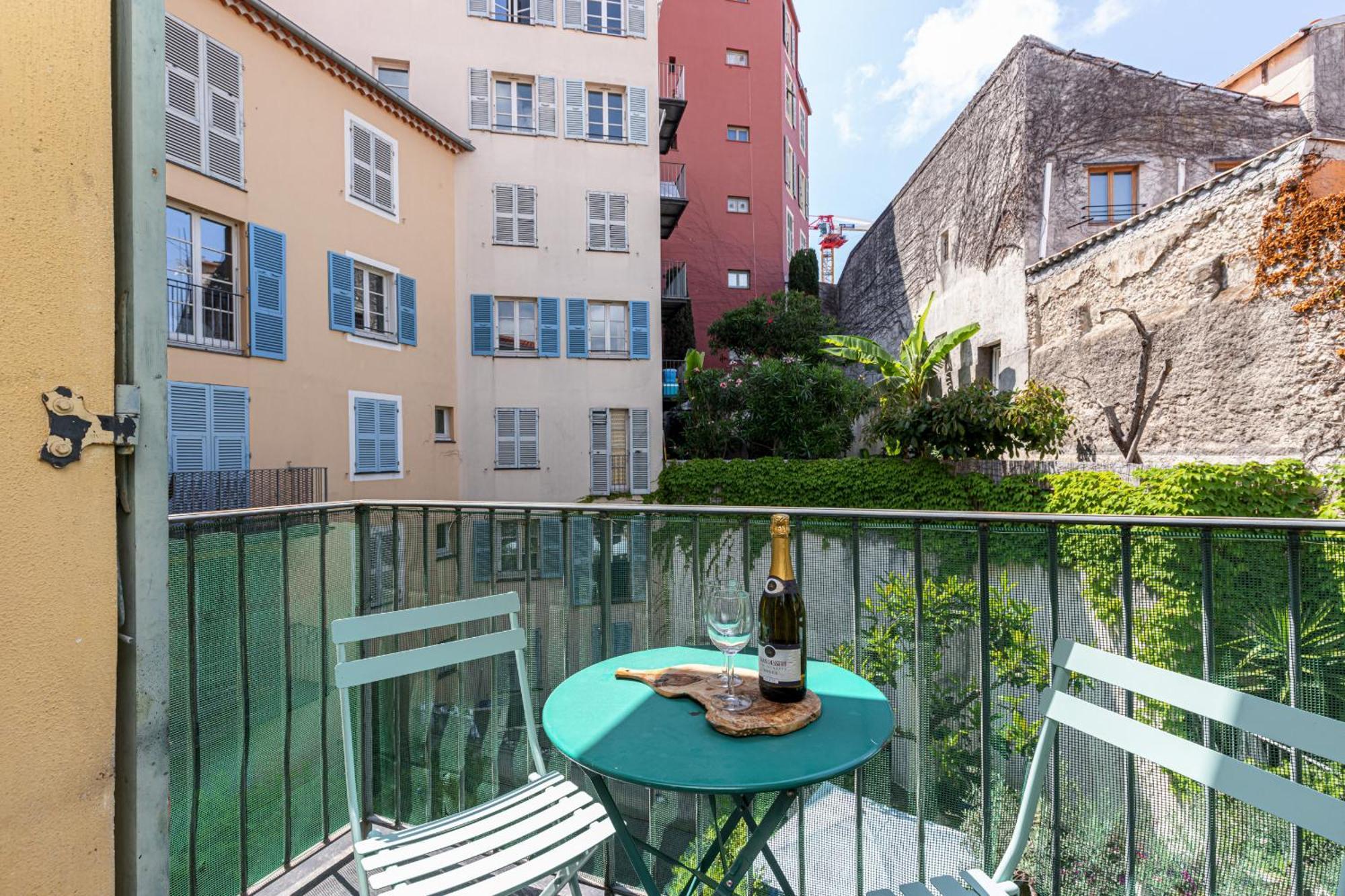 2 Bdrs & Parking In The Old Town ! Apartment Nisa Exterior foto