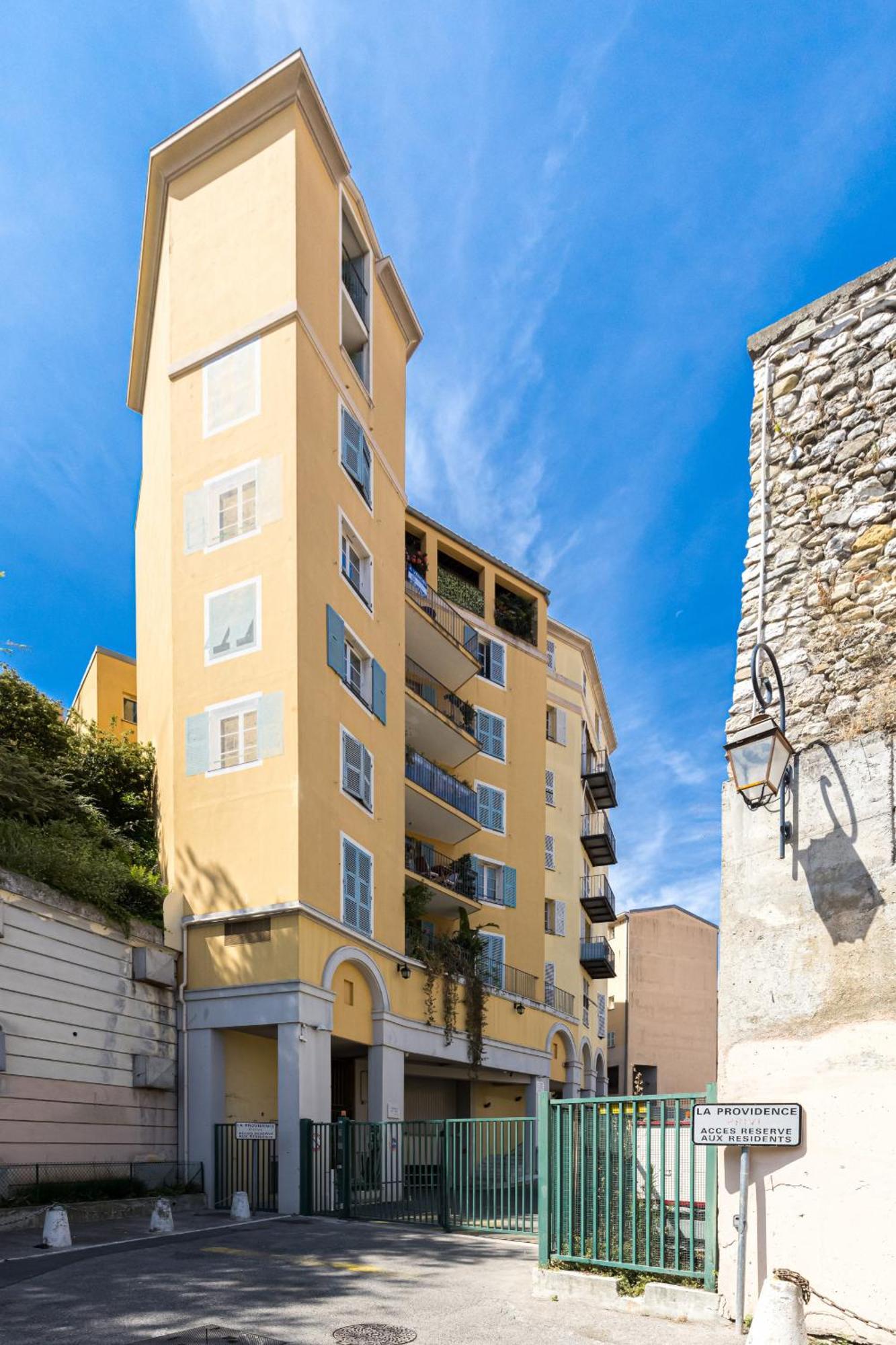 2 Bdrs & Parking In The Old Town ! Apartment Nisa Exterior foto