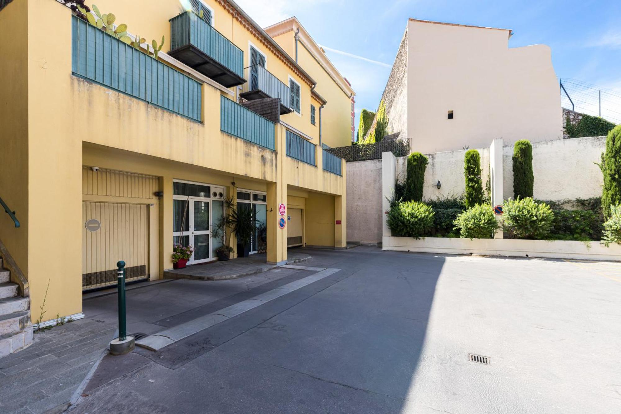 2 Bdrs & Parking In The Old Town ! Apartment Nisa Exterior foto