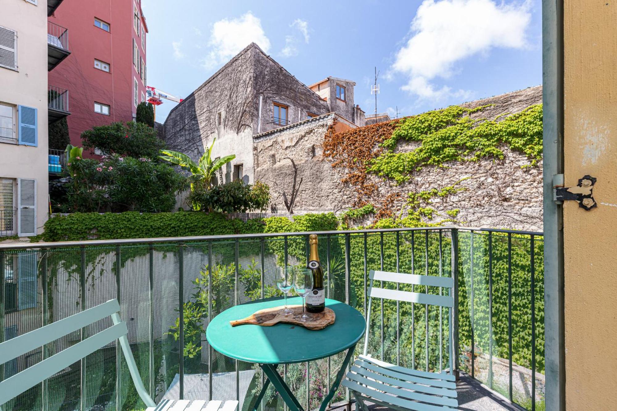 2 Bdrs & Parking In The Old Town ! Apartment Nisa Exterior foto