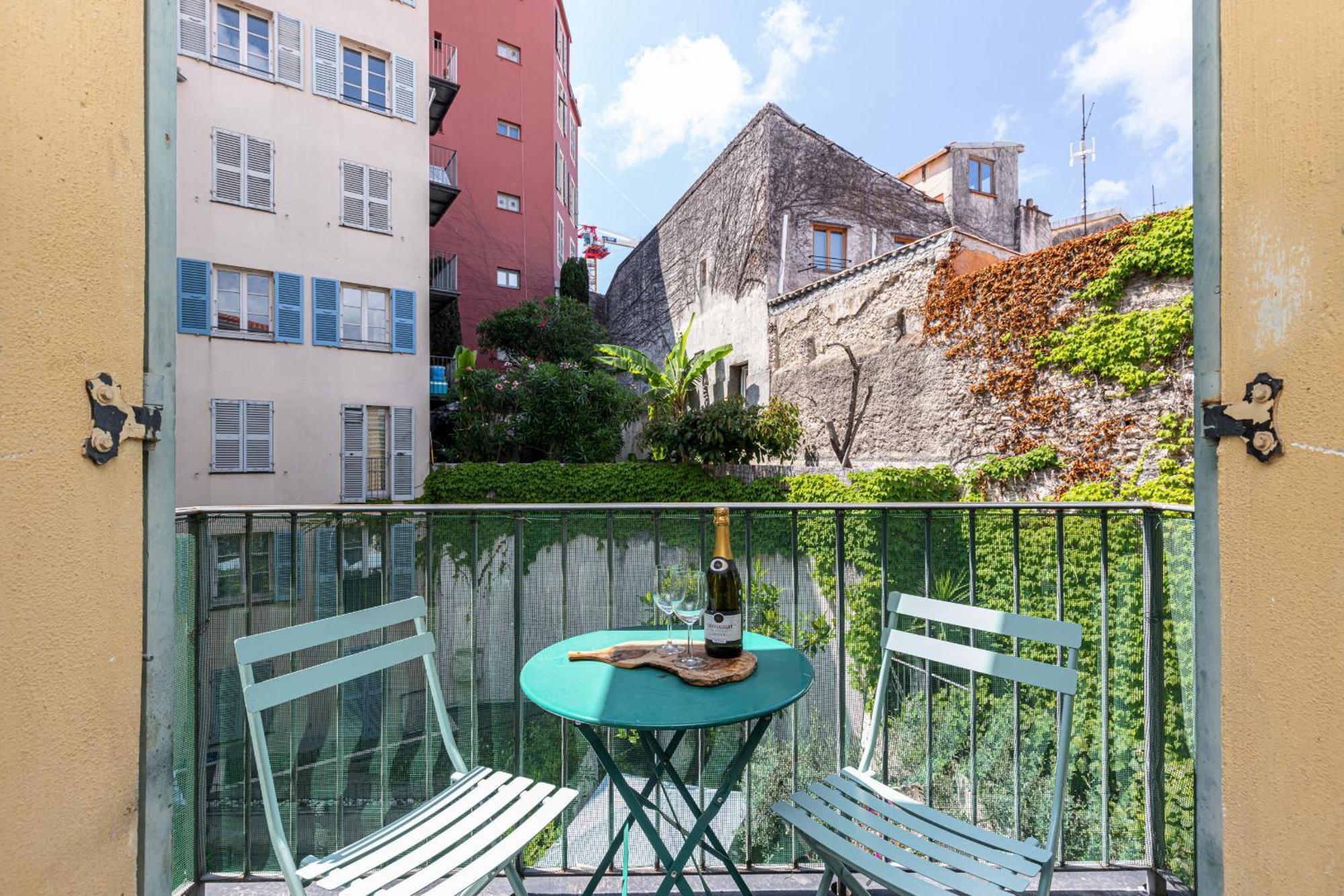 2 Bdrs & Parking In The Old Town ! Apartment Nisa Exterior foto